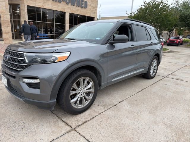 Used 2021 Ford Explorer XLT w/ Equipment Group 202A RWD image 2