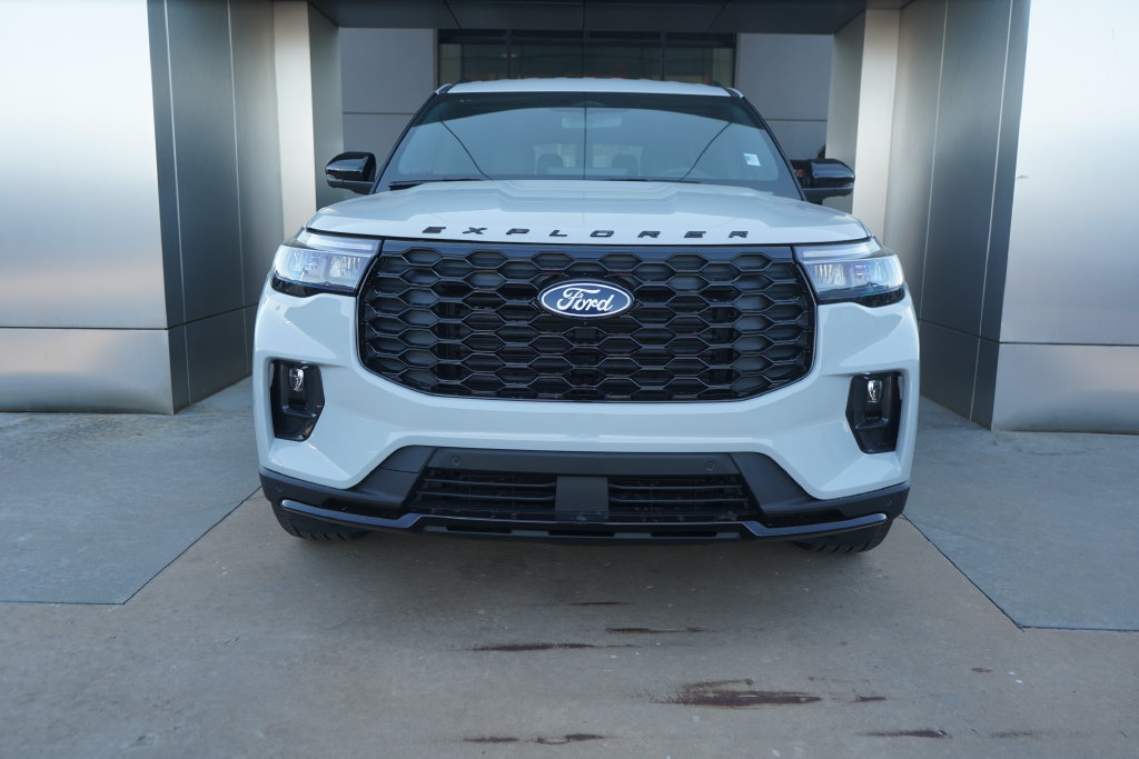 New 2027 Ford Explorer ST-Line w/ Premium Package RWD image 4