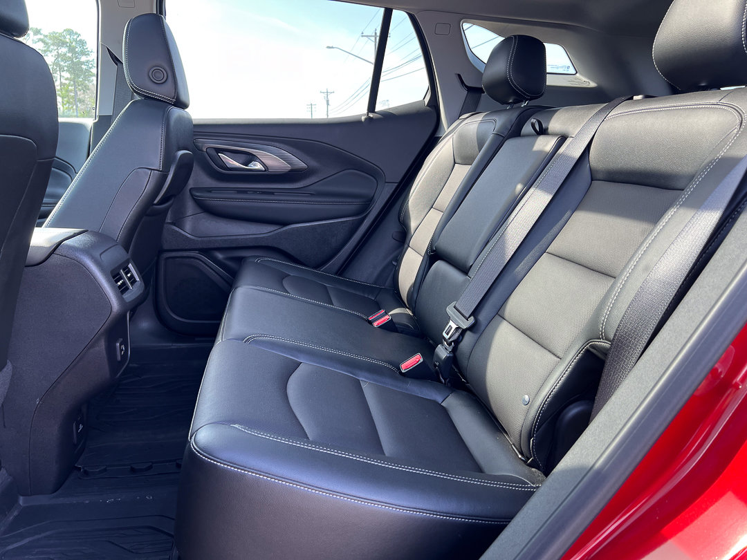 Used 2023 GMC Terrain SLT w/ Tech Package image 32