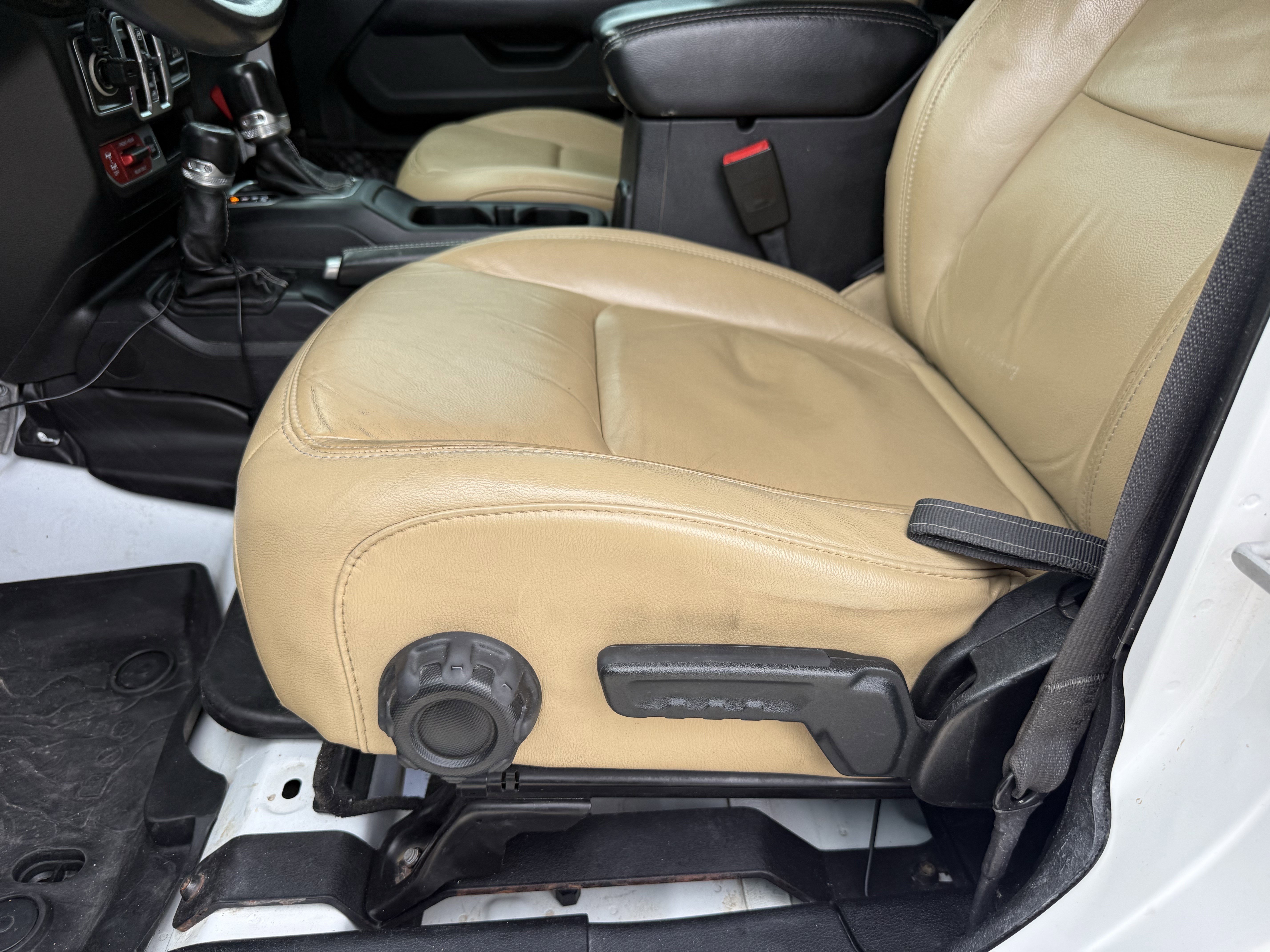 Used 2018 Jeep Wrangler Unlimited Rubicon AWD/4WD image 26