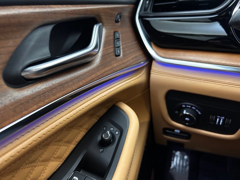 New 2026 Jeep Grand Cherokee Summit AWD/4WD image 19