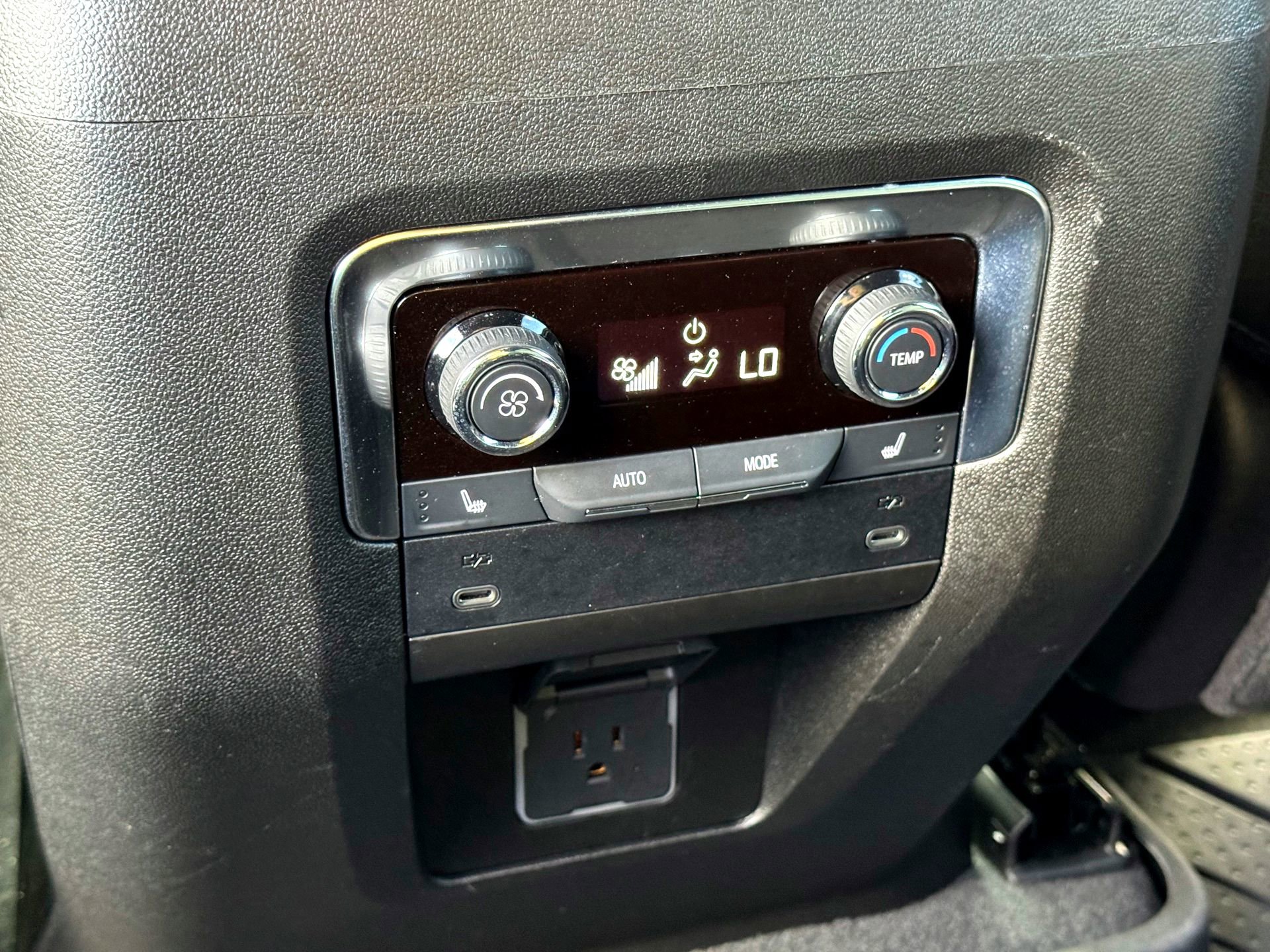 Used 2026 Chevrolet Tahoe Z71 w/ Comfort Package image 21