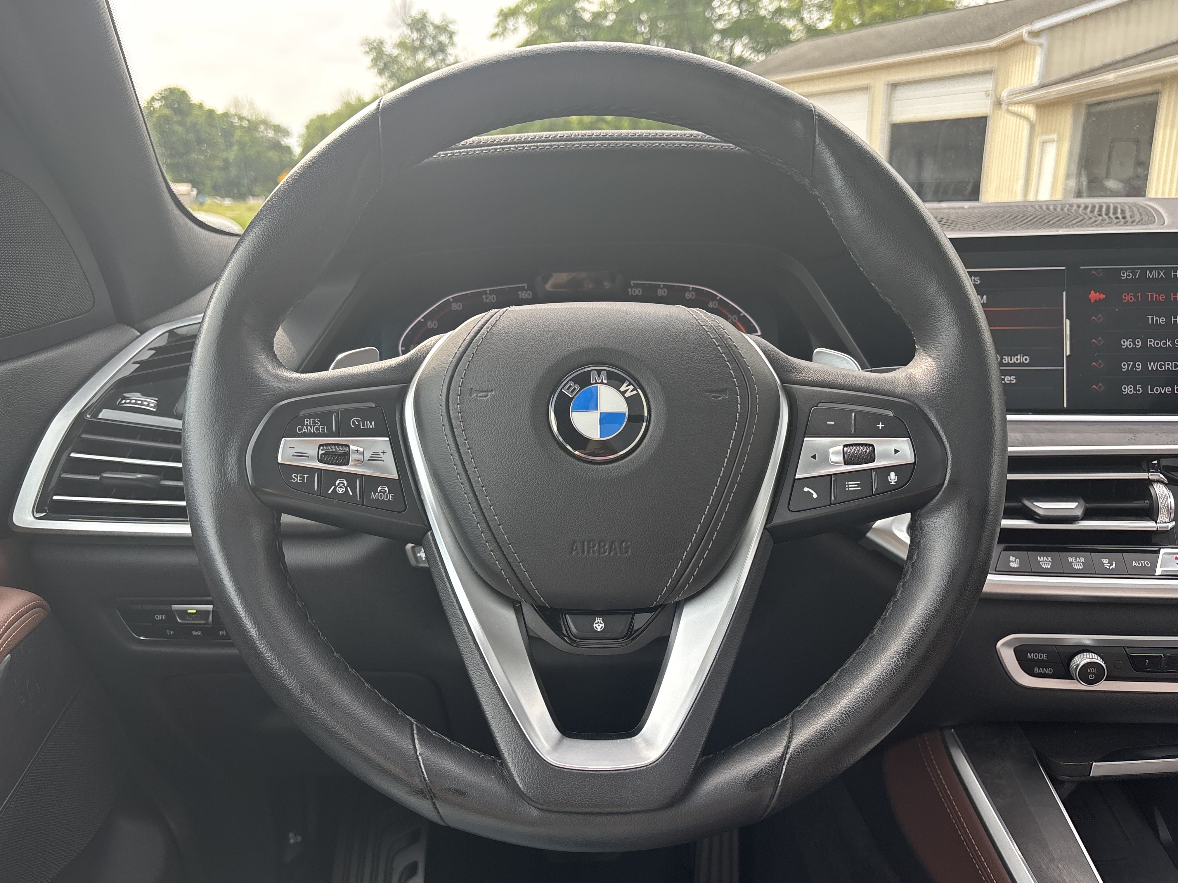 Used 2022 BMW X5 xDrive40i AWD/4WD image 25