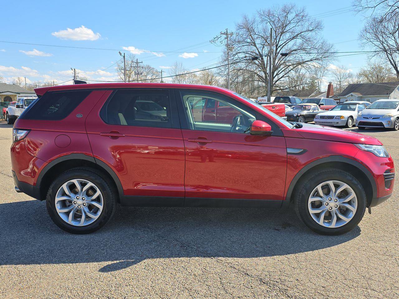 Used 2019 Land Rover Discovery Sport SE image 21