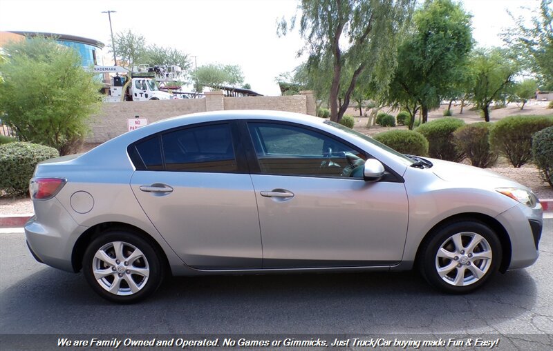 Used 2011 MAZDA MAZDA3 i Touring FWD image 5