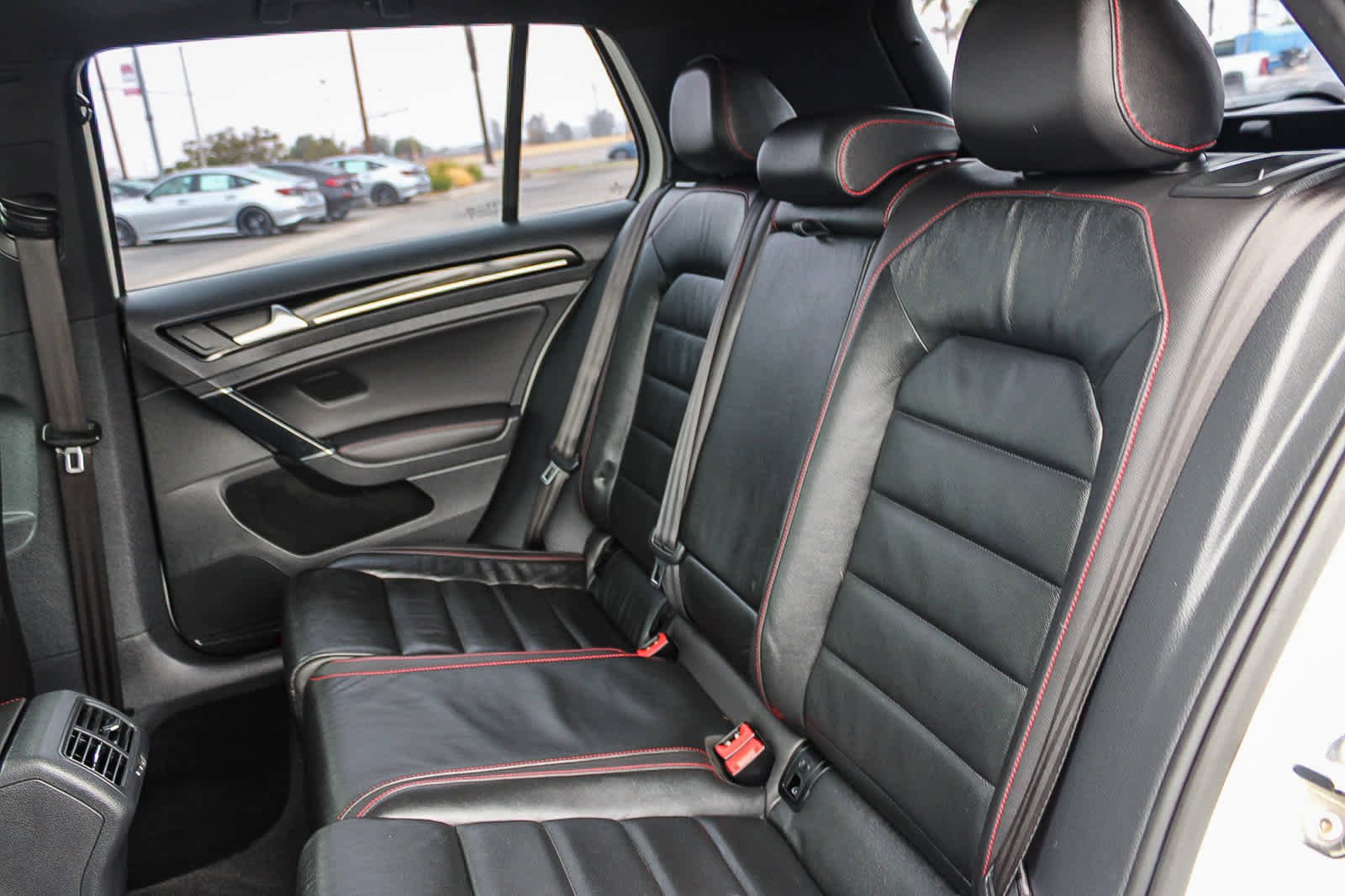 Used 2015 Volkswagen GTI 4-Door FWD image 18