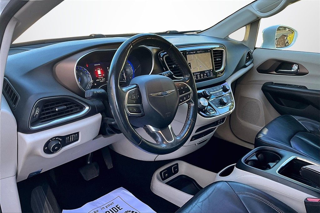 Used 2019 Chrysler Pacifica Touring-L Plus w/ Advanced Safetytec Group image 16