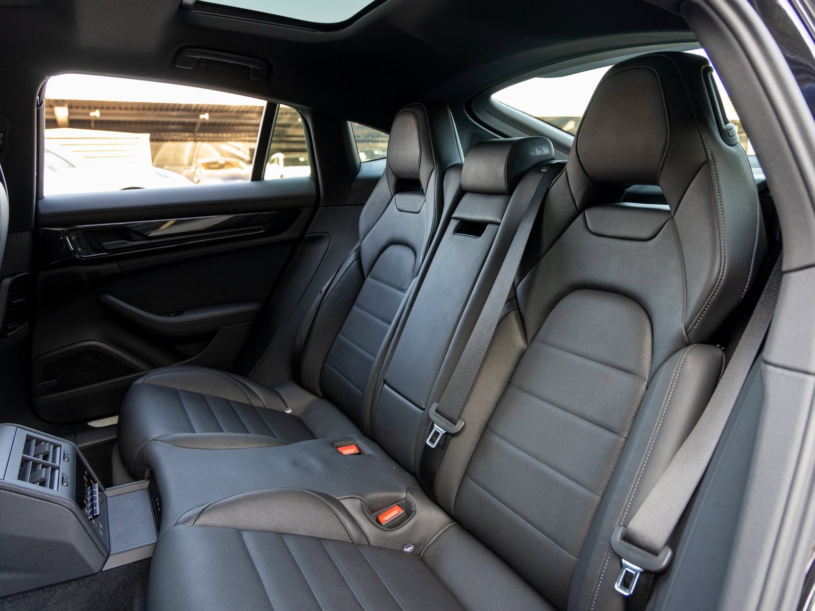 Used 2024 Porsche Panamera 4 image 39