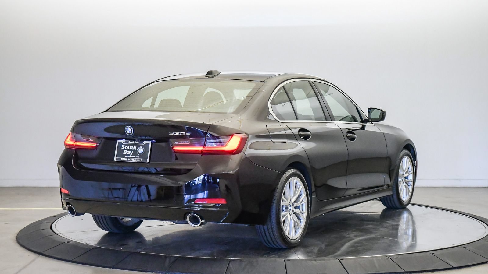 Certified 2024 BMW 330e w/ Premium Package RWD image 5