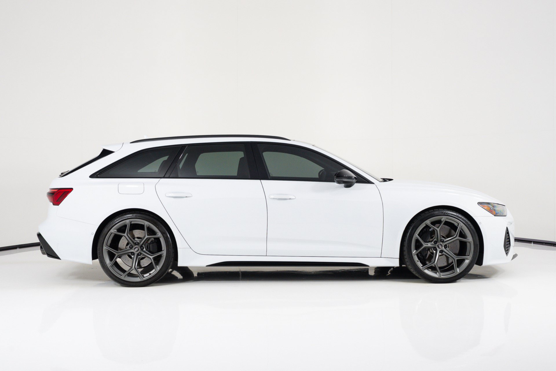 Used 2024 Audi RS 6 performance AWD/4WD image 2