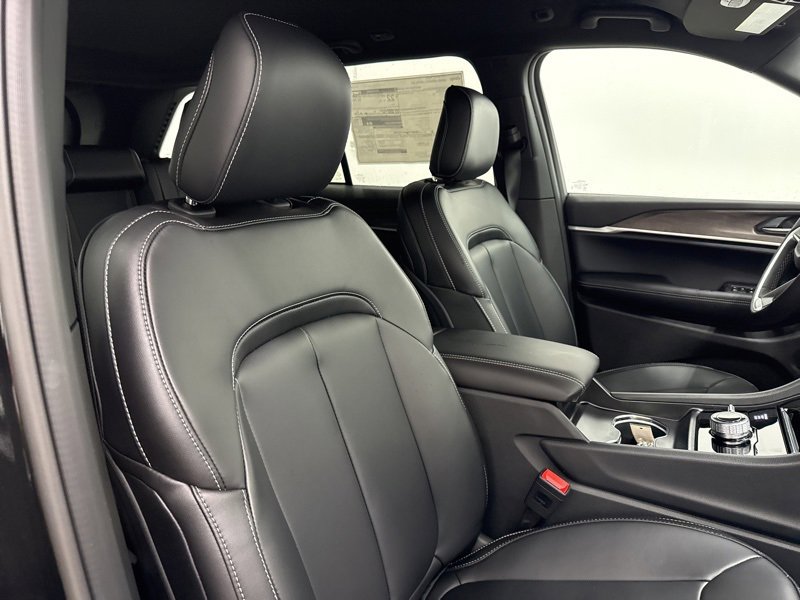 New 2025 Jeep Grand Cherokee Limited w/ Black Appearance Package image 14