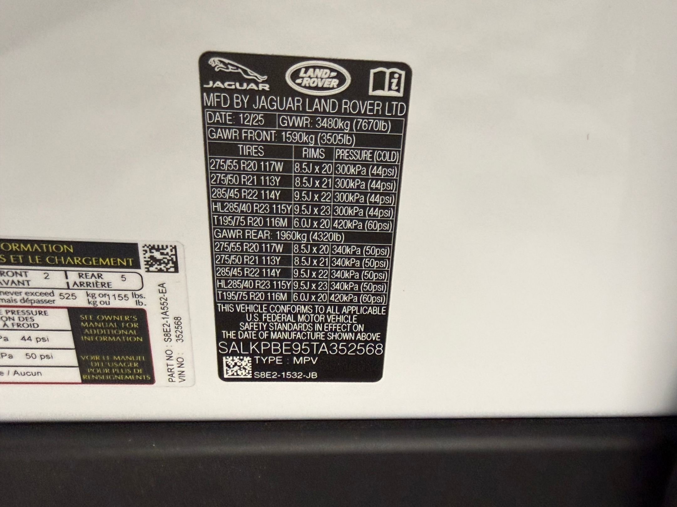 New 2026 Land Rover Range Rover Long Wheelbase SE image 18