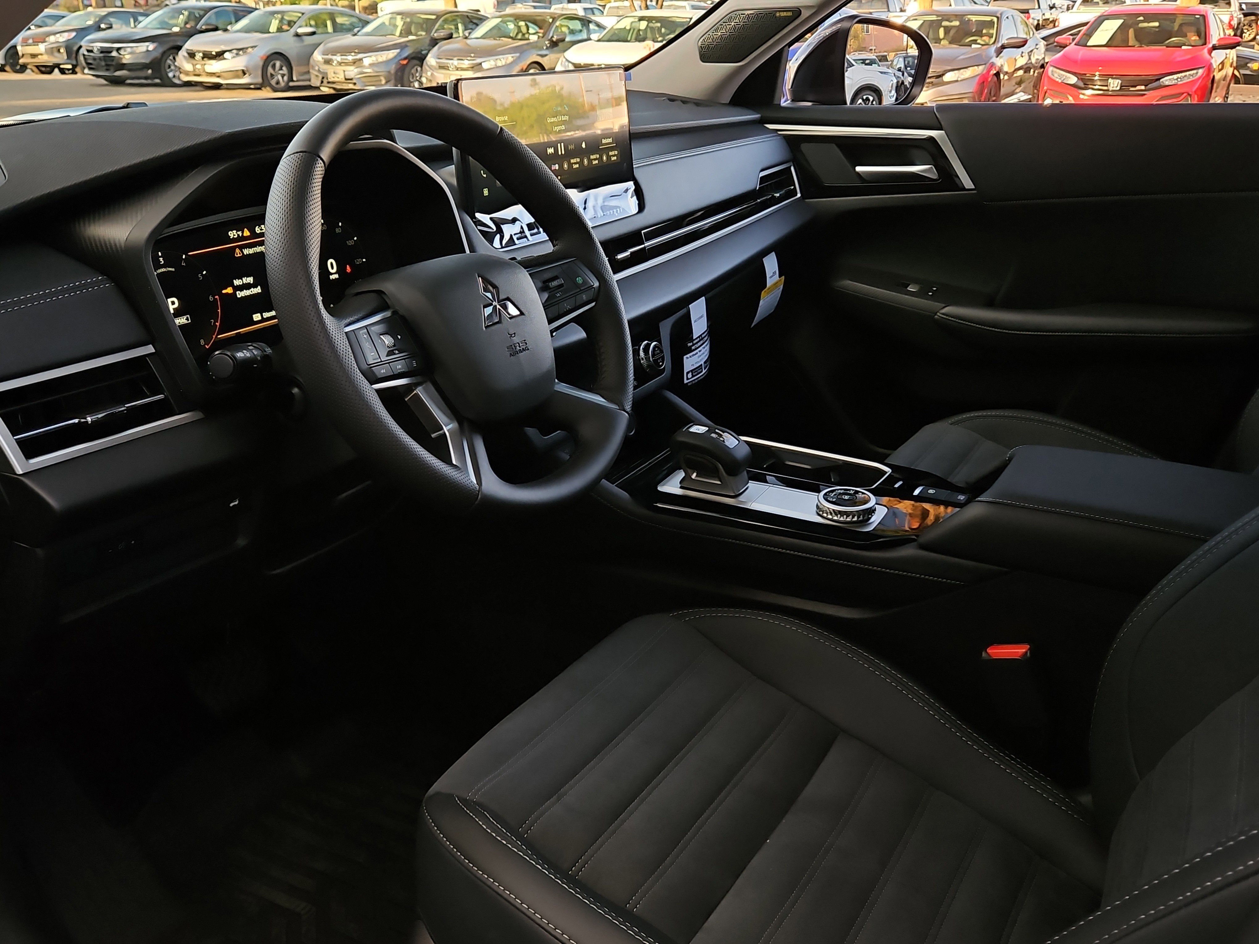 New 2025 Mitsubishi Outlander SE image 8