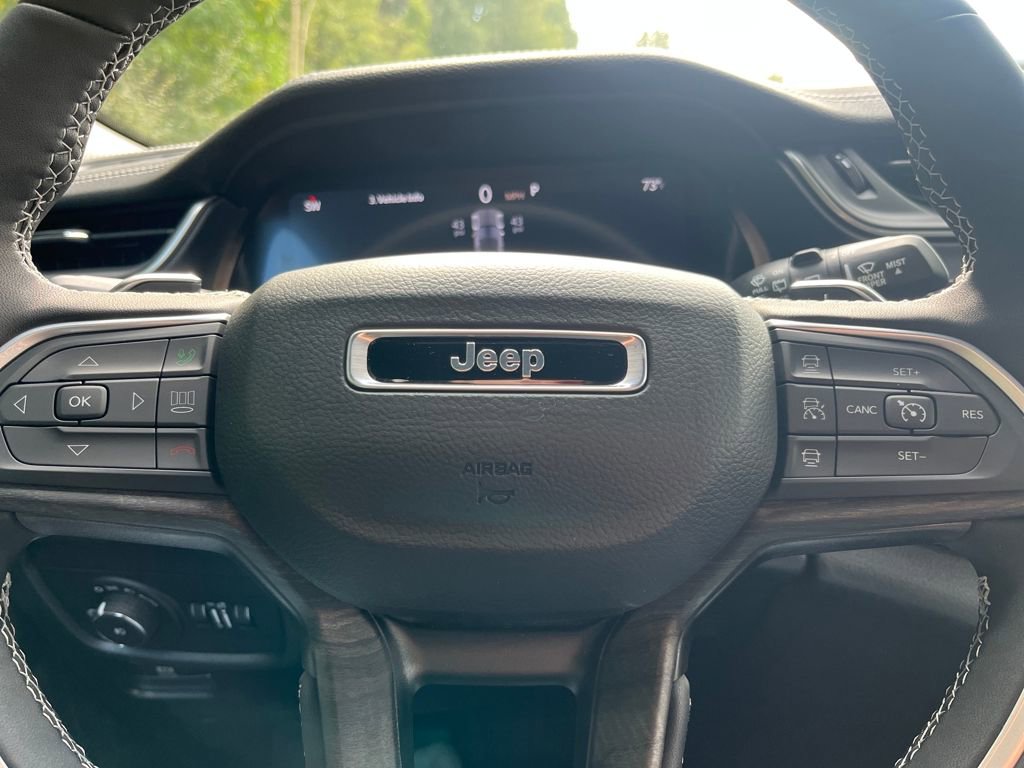 New 2025 Jeep Grand Cherokee Limited w/ Black Appearance Package image 16