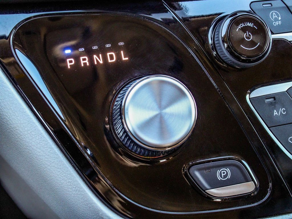 Used 2024 Chrysler Pacifica Touring-L image 22