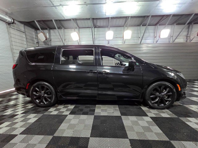 Used 2020 Chrysler Pacifica Touring w/ S Appearance Package image 9