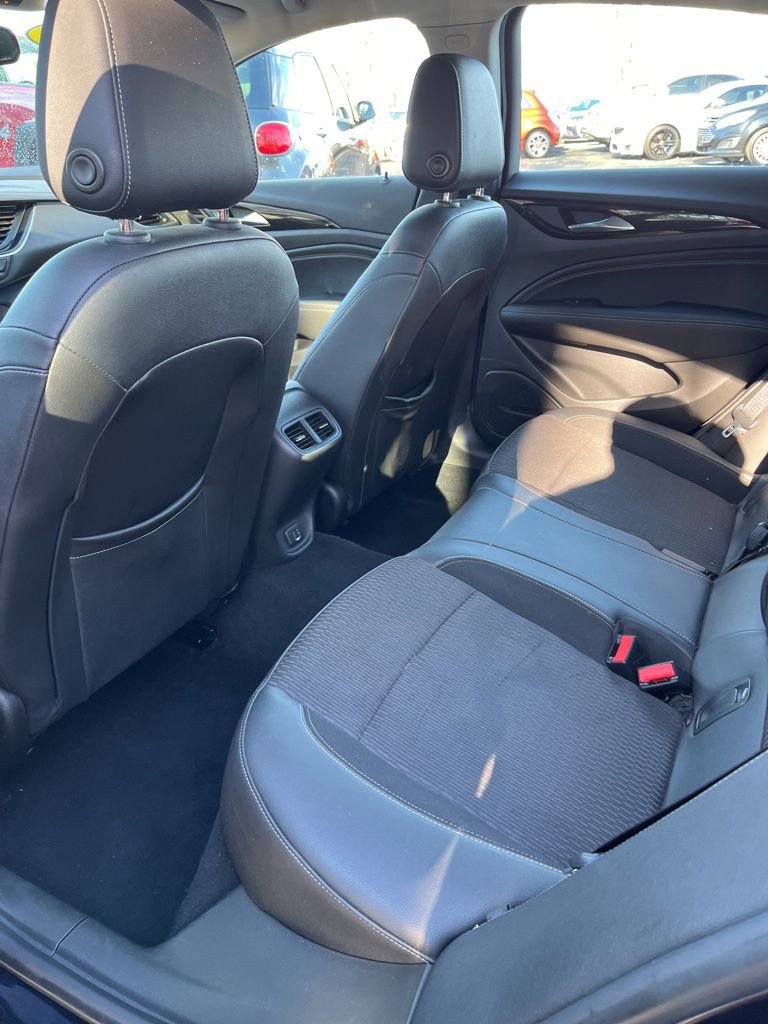 Used 2019 Buick Regal Preferred w/ Driver Confidence Package I image 17