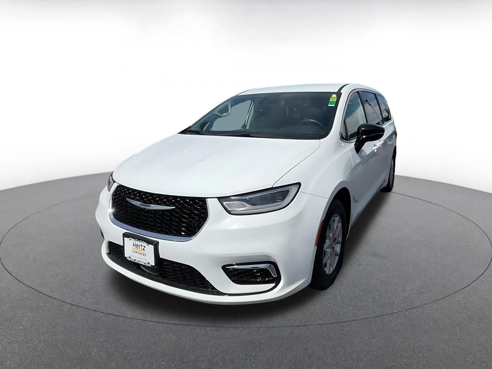 Used 2024 Chrysler Pacifica Touring-L FWD image 6
