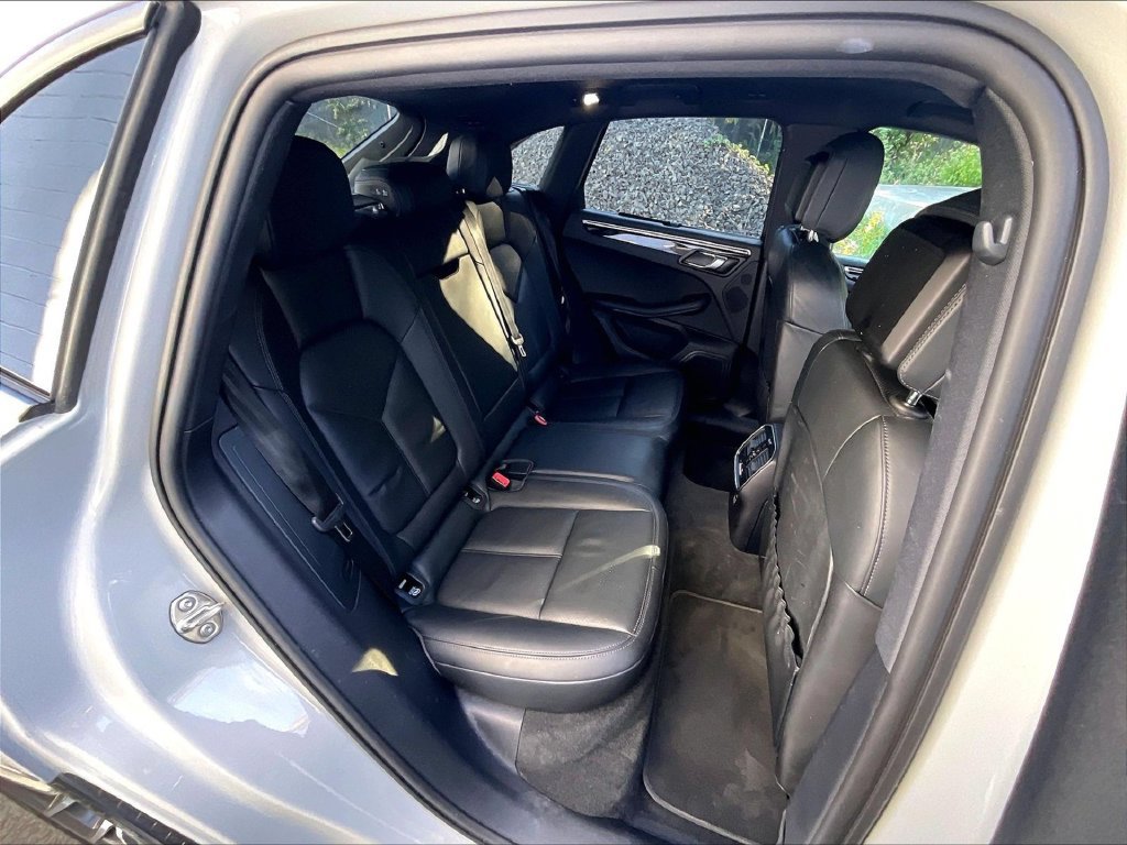 Certified 2023 Porsche Macan AWD/4WD image 19