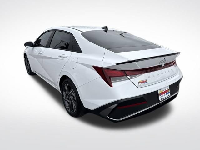 Used 2025 Hyundai Elantra Sport video 3