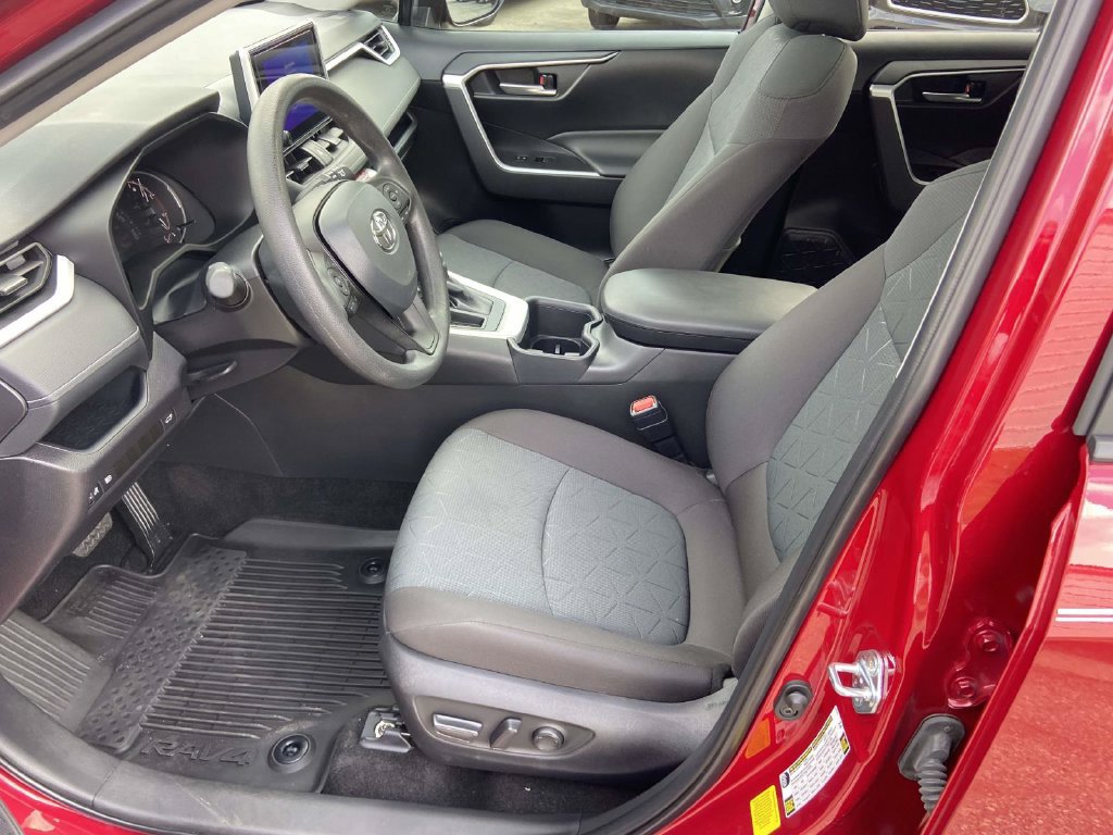 Used 2025 Toyota RAV4 XLE w/ Convenience Package FWD image 21
