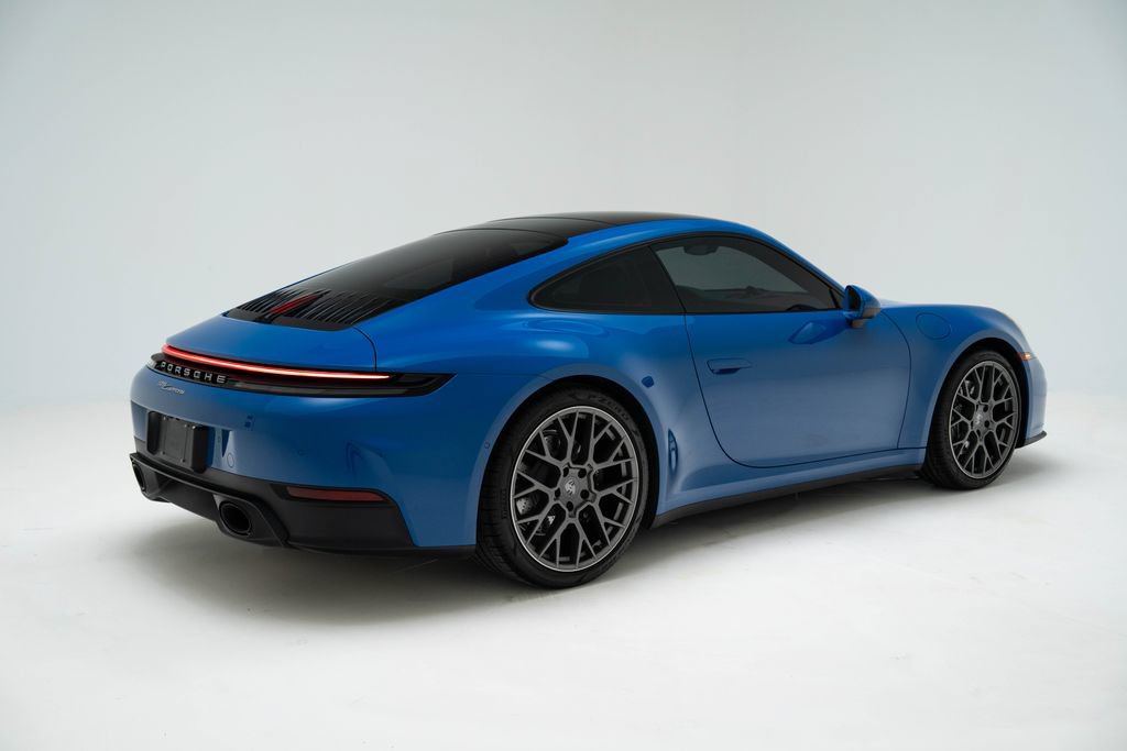 Used 2025 Porsche 911 Carrera RWD image 3