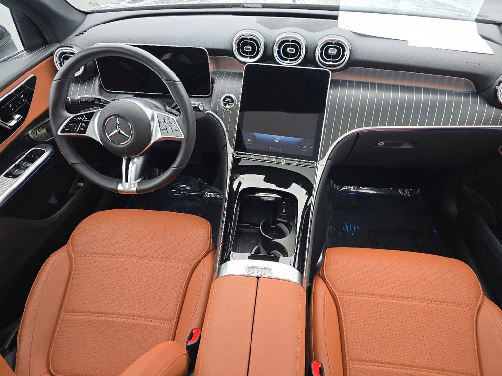 Used 2025 Mercedes-Benz GLC 300 4MATIC image 23