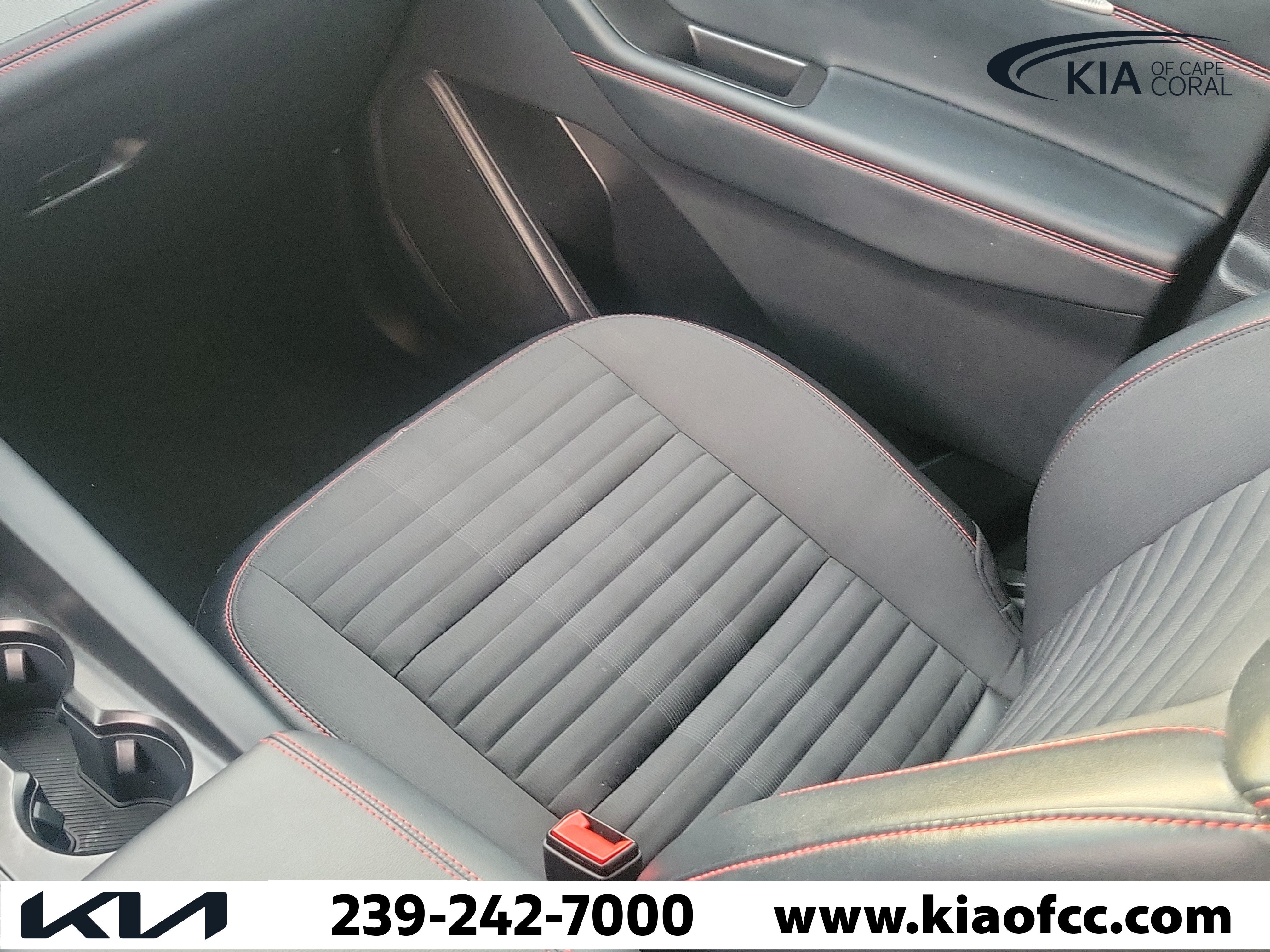 Used 2025 Ford Explorer ST-Line w/ ST-Line Street Pack AWD/4WD image 20