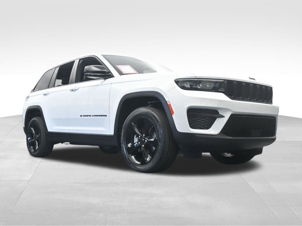 Used 2025 Jeep Grand Cherokee Altitude image 62