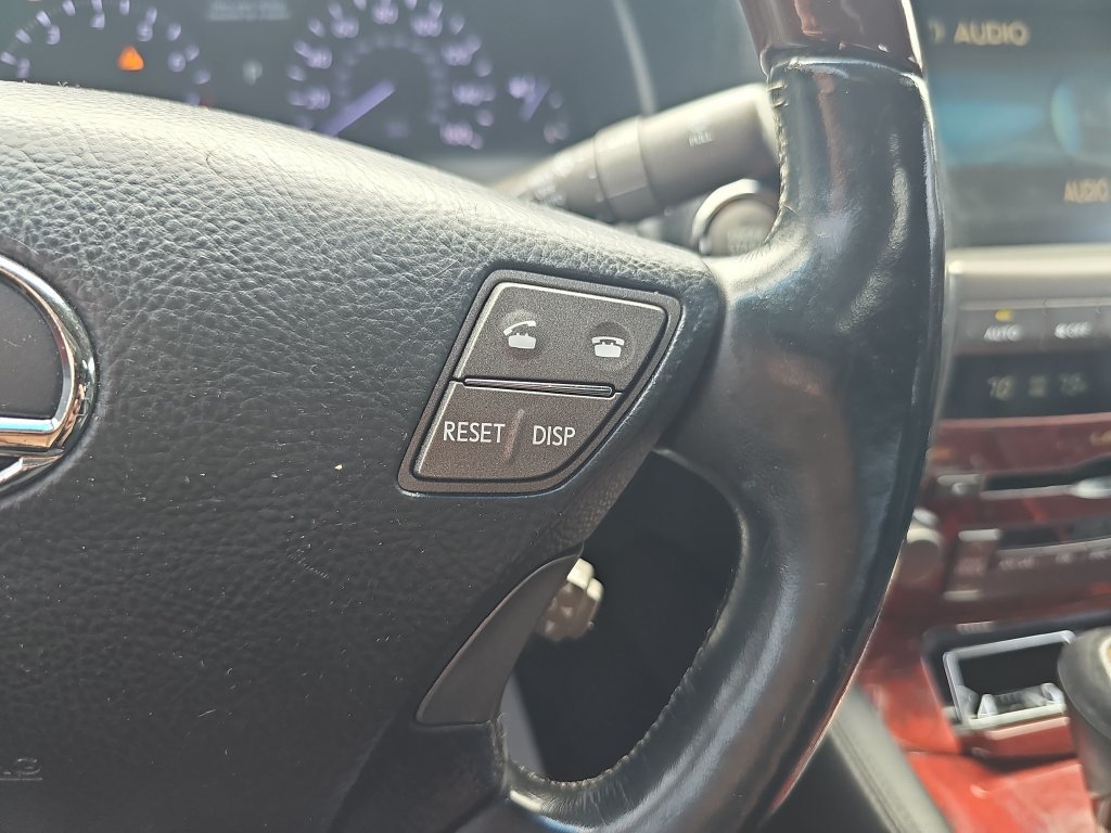 Used 2008 Lexus LS 460 L w/ Luxury Pkg RWD image 18