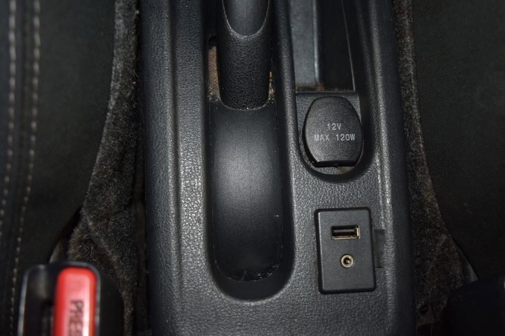 Used 2016 Nissan Versa SV FWD image 14
