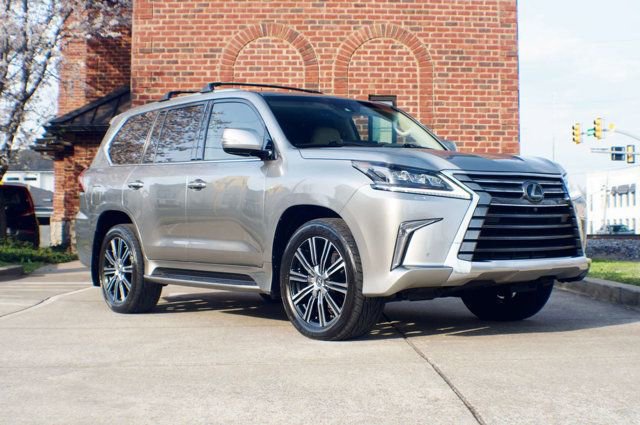Used 2018 Lexus LX 570 4WD w/ Luxury Package image 3