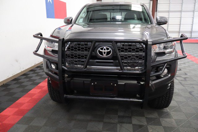Used 2017 Toyota Tacoma SR5 w/ Tow Package RWD image 5
