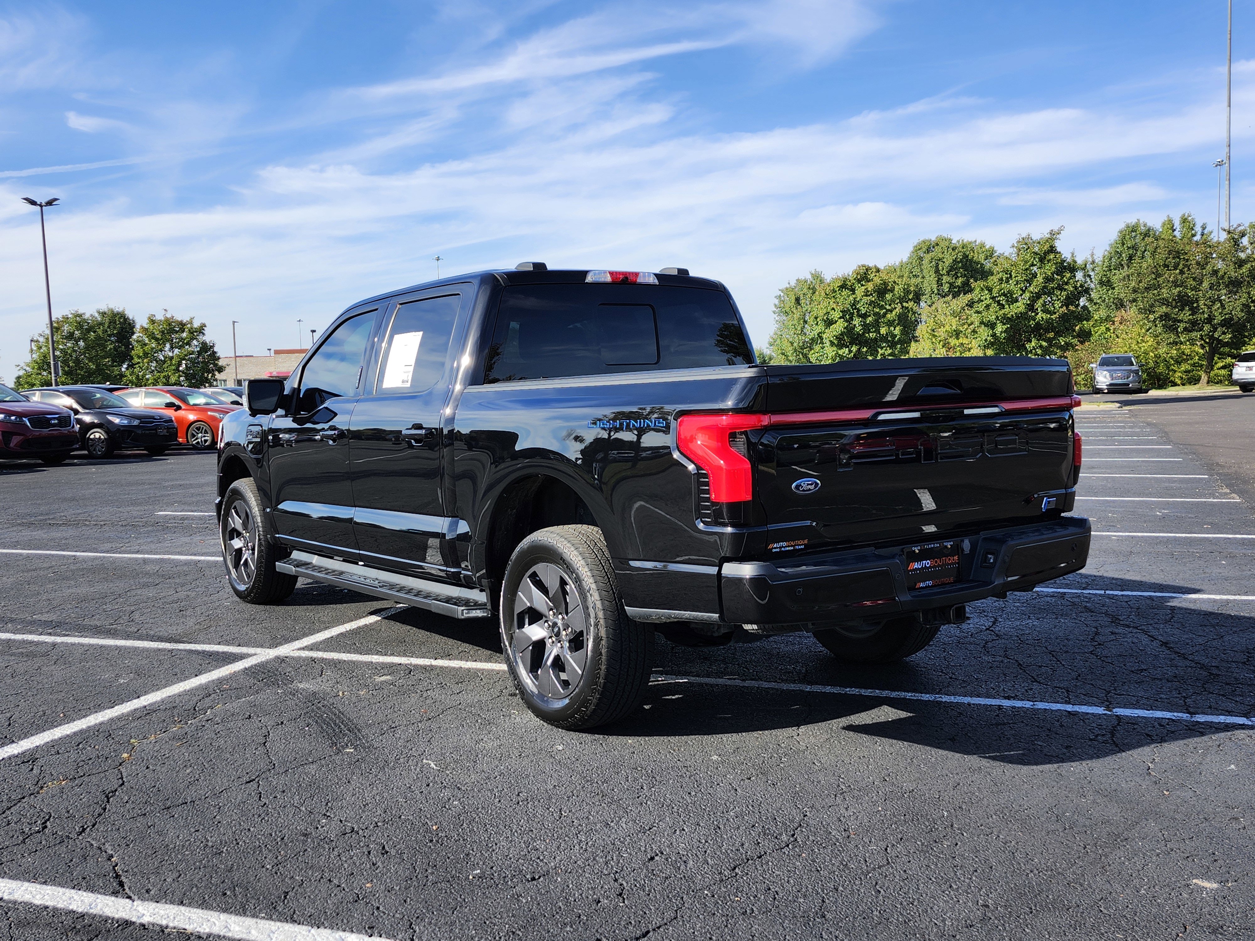 Used 2023 Ford F150 Lightning Lariat image 9