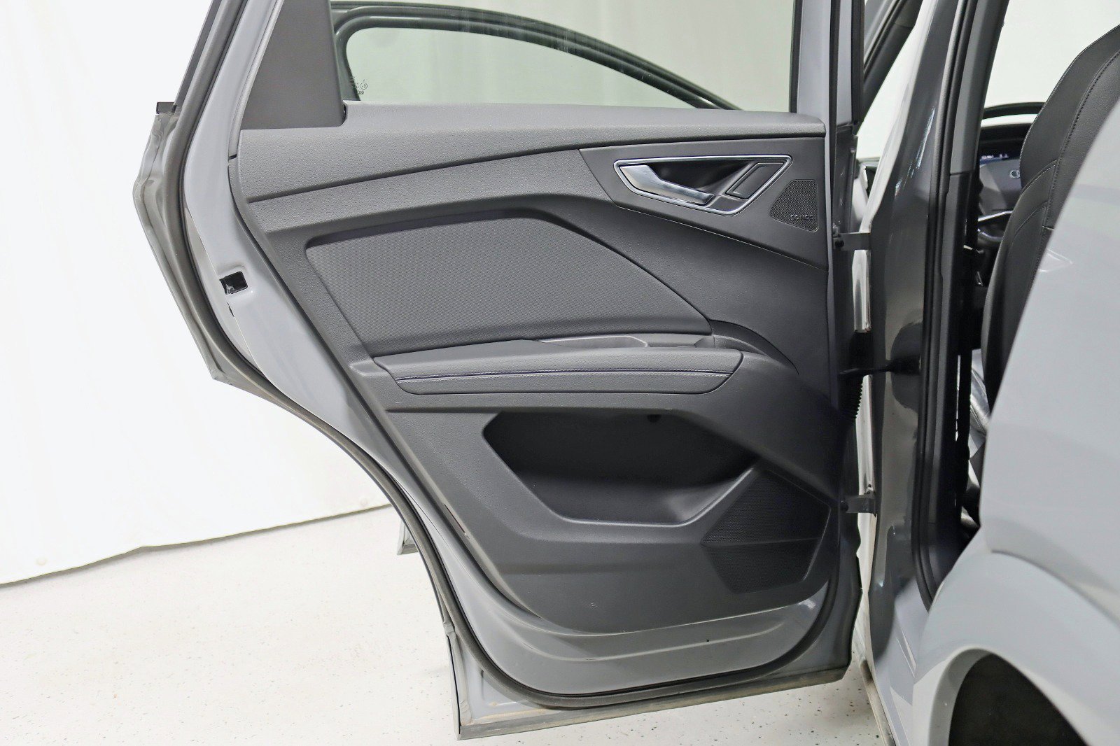 Used 2022 Audi Q4 e-tron Premium Plus image 32