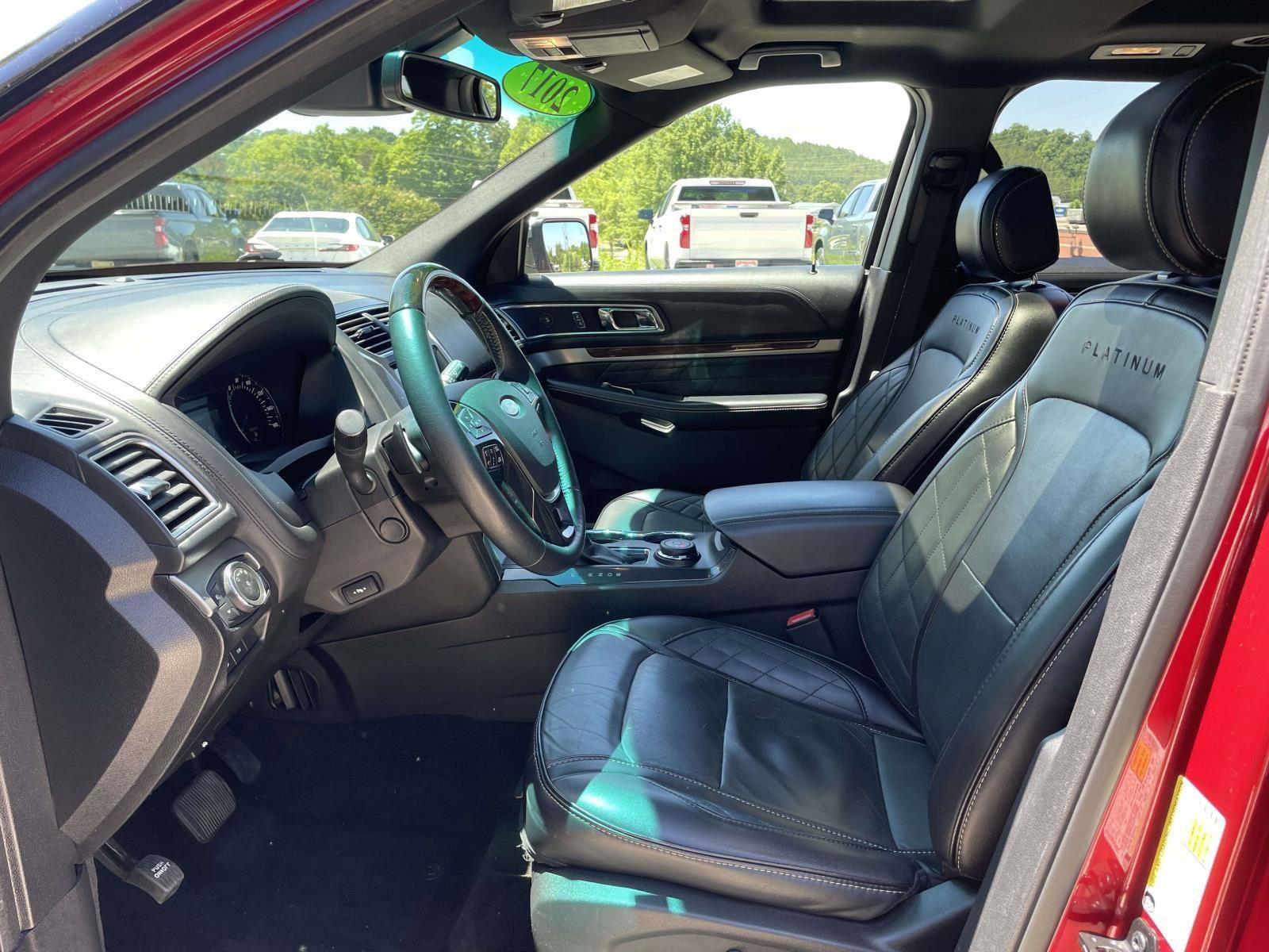 Used 2017 Ford Explorer Platinum AWD/4WD image 4