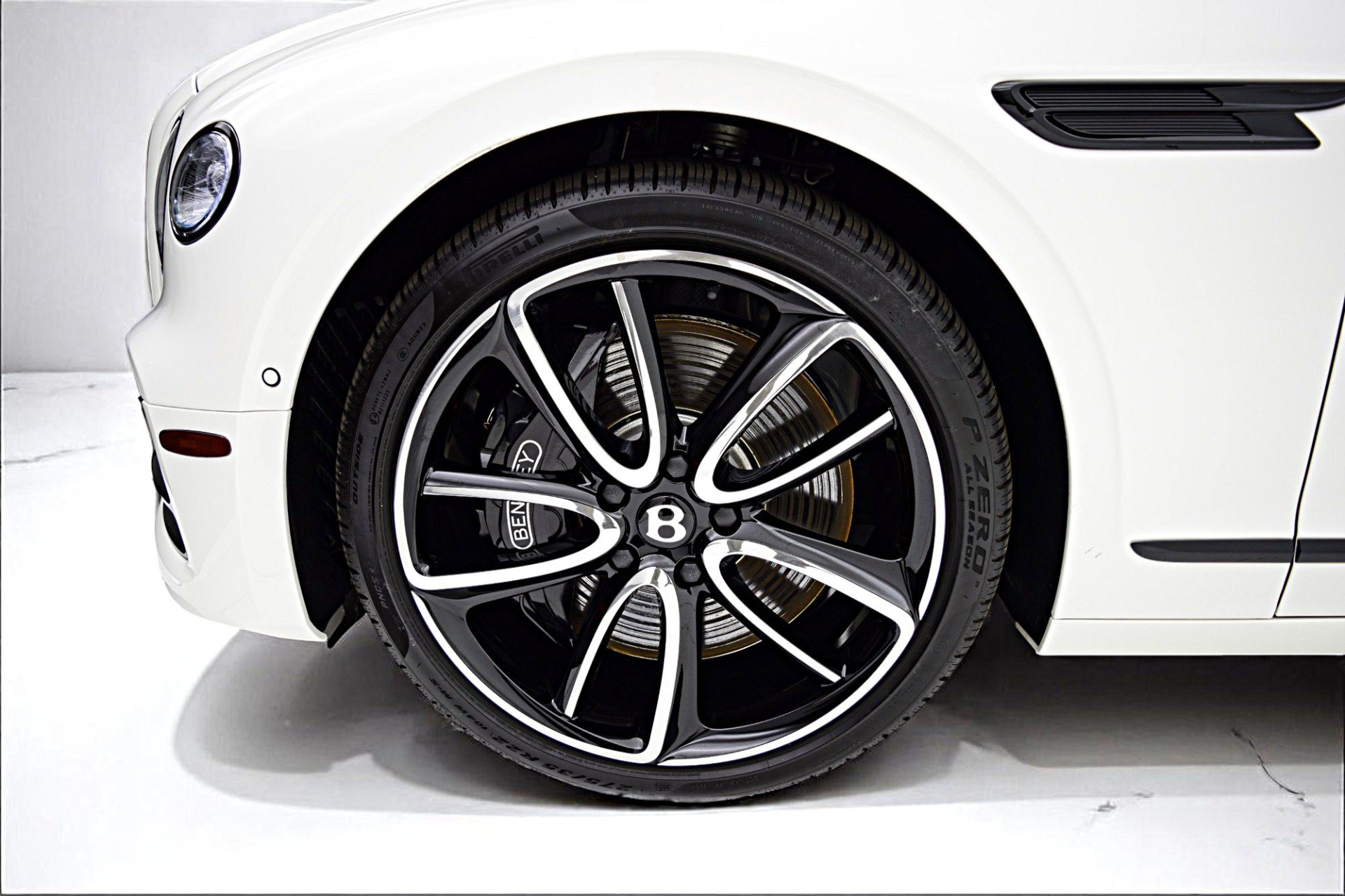 Used 2024 Bentley Flying Spur Azure AWD/4WD image 46