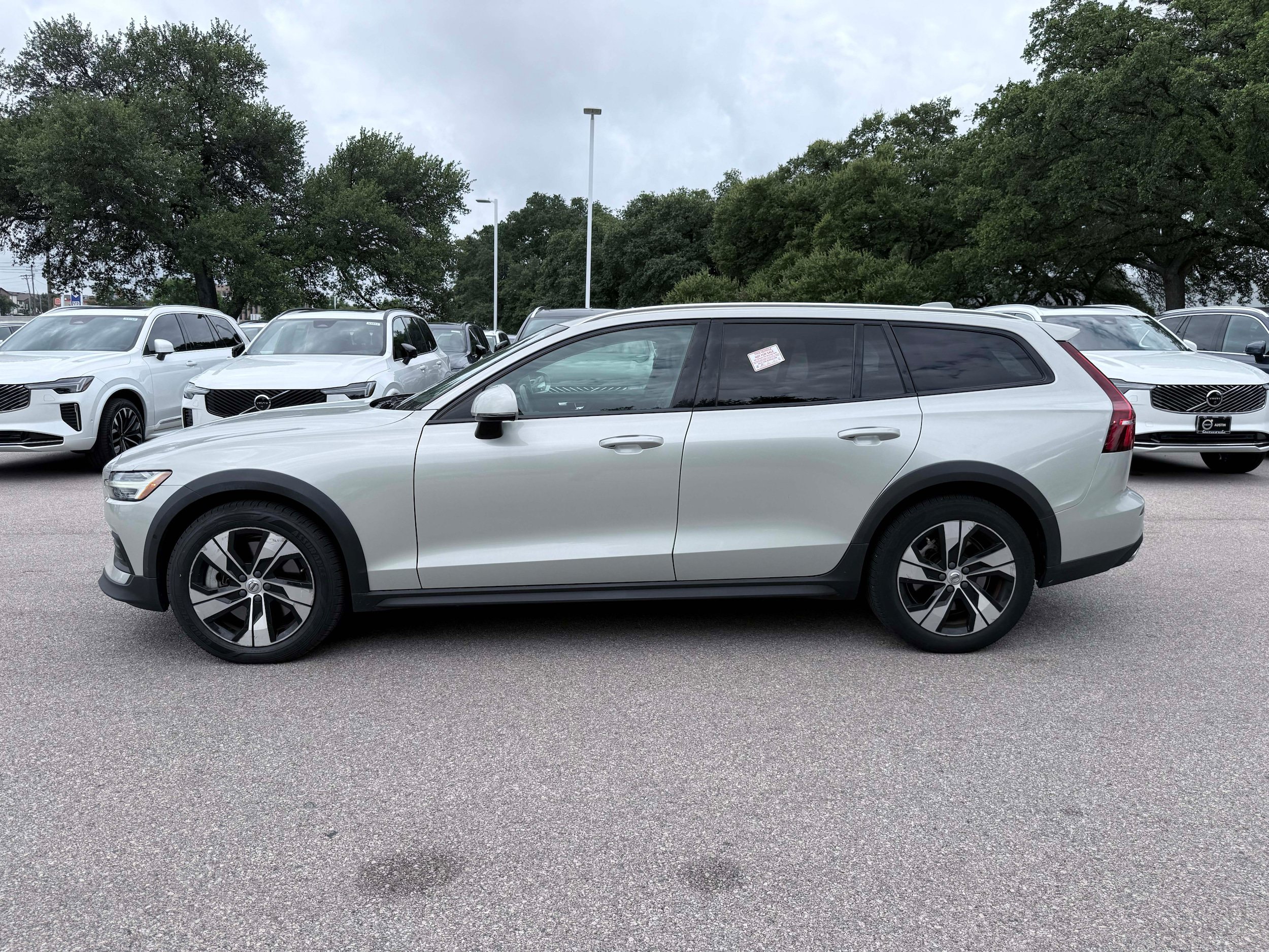Used 2020 Volvo V60 T5 Cross Country AWD/4WD image 3