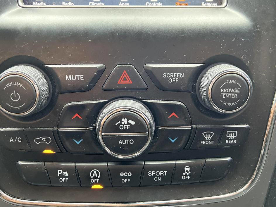 Used 2019 Jeep Grand Cherokee Laredo w/ Security & Convenience Group AWD/4WD image 24