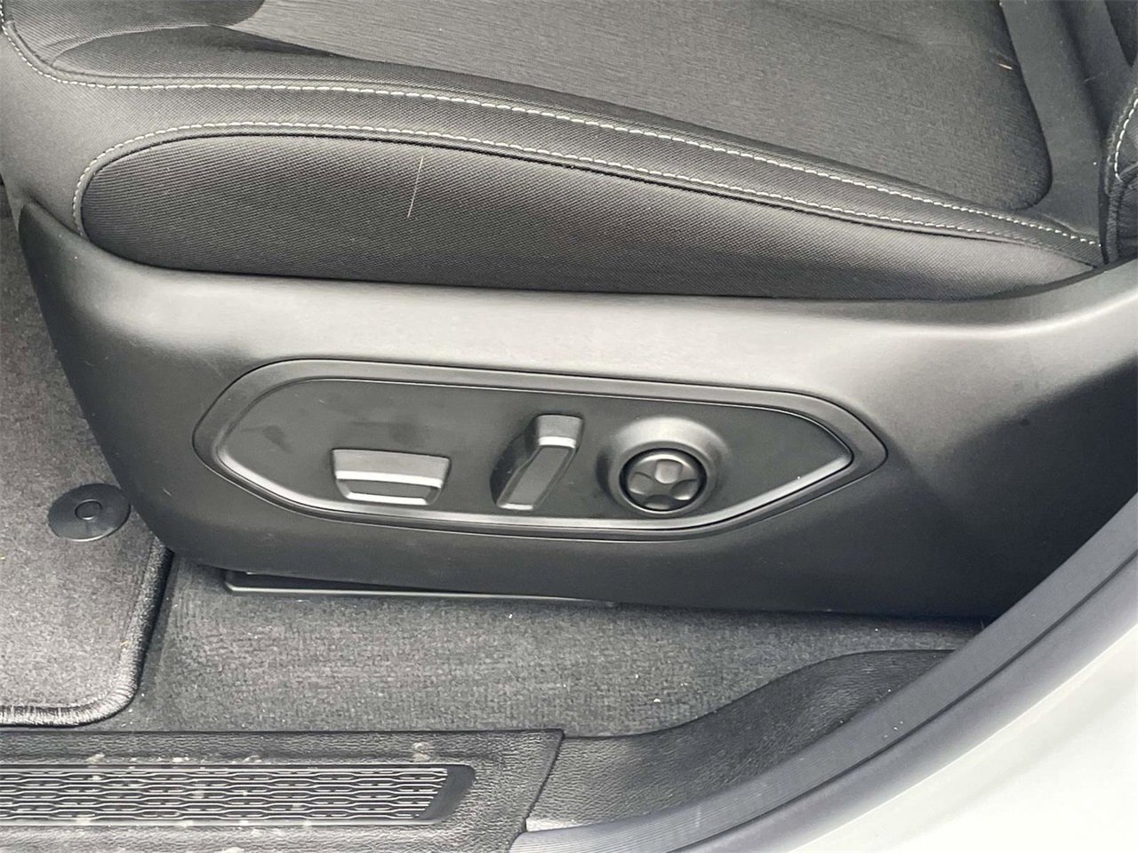 New 2025 Jeep Grand Cherokee Laredo w/ Luxury Tech Group I image 31