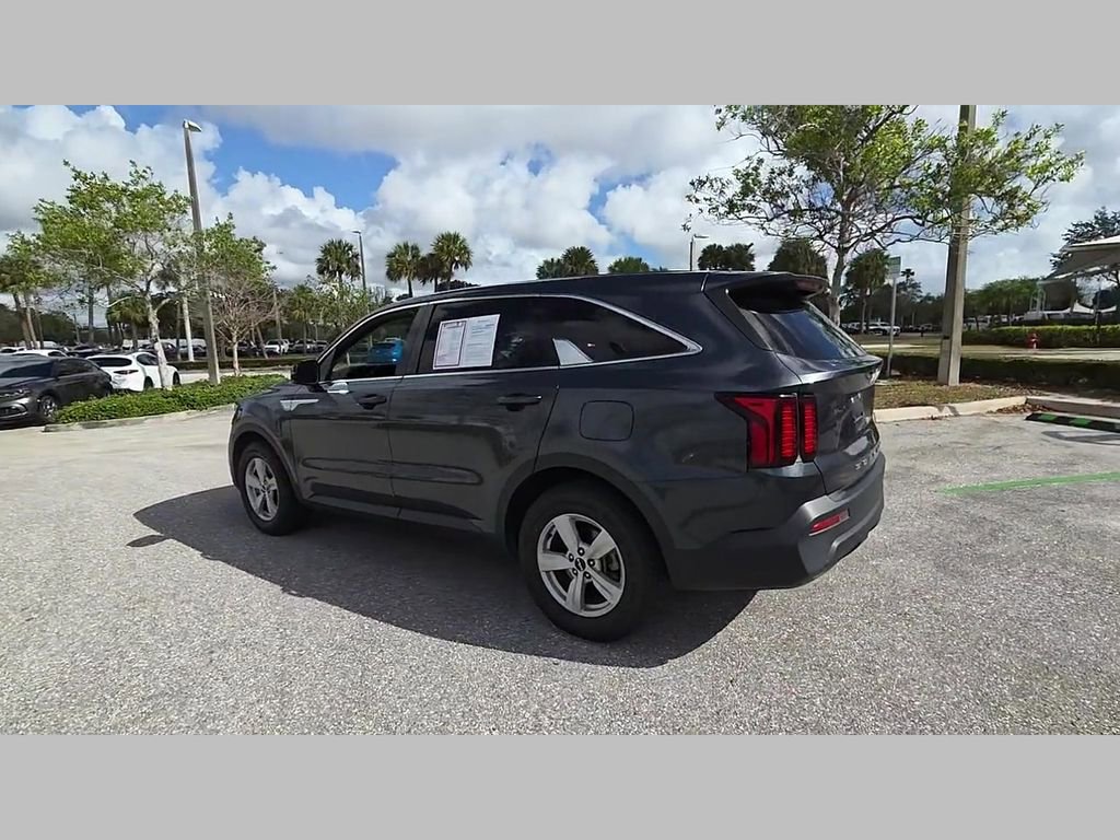 Used 2022 Kia Sorento LX image 35