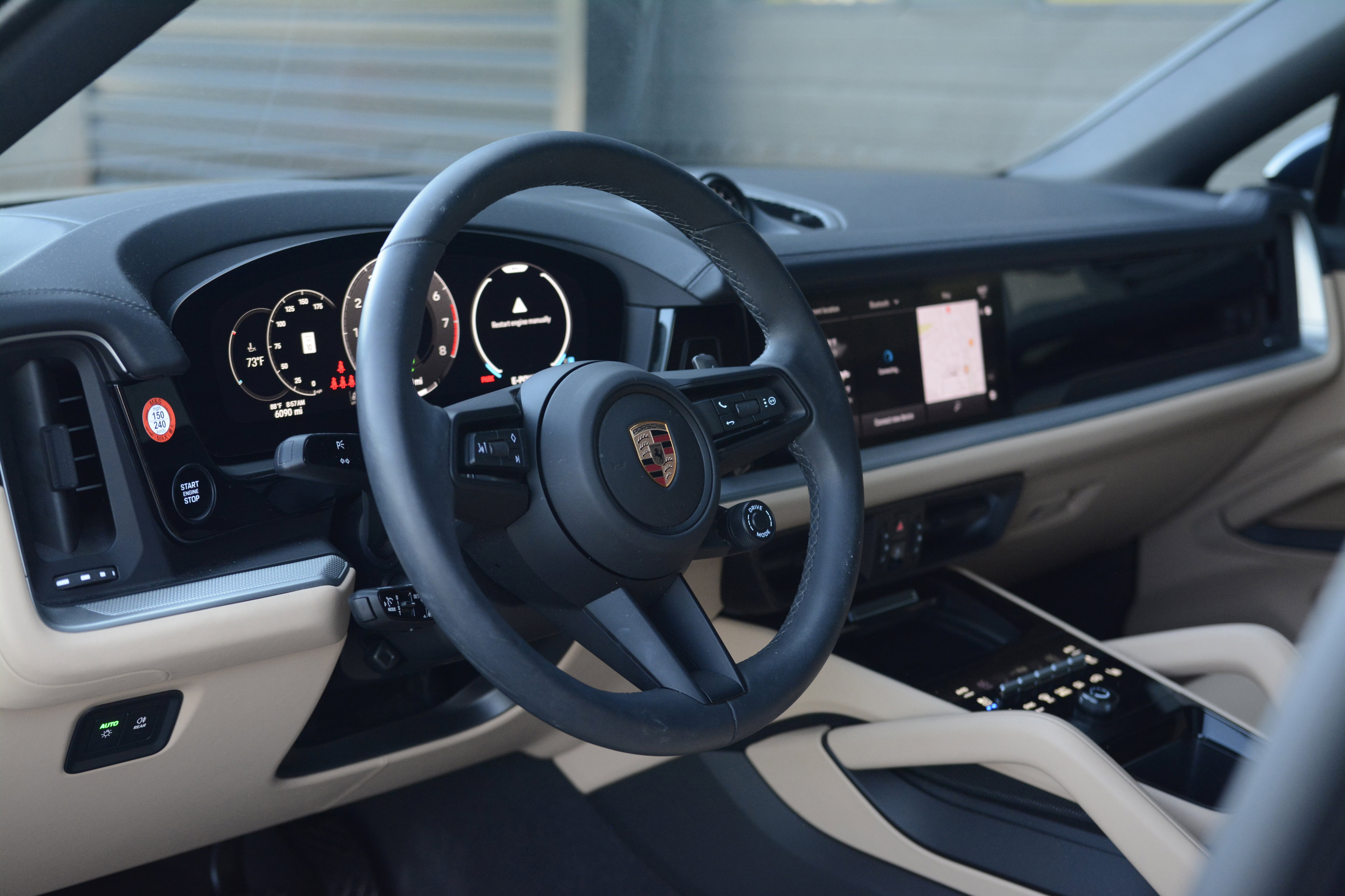 Certified 2025 Porsche Cayenne E-Hybrid Coupe AWD/4WD image 4