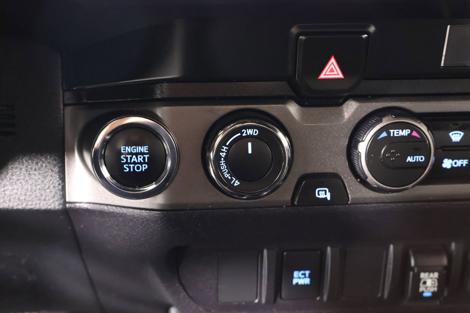 Used 2022 Toyota Tacoma TRD Off-Road AWD/4WD image 7