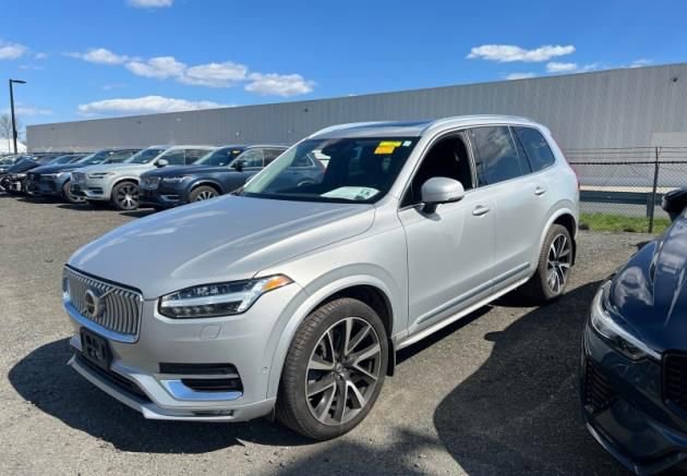 Used 2023 Volvo XC90 B6 Plus w/ Protection Package Premier AWD/4WD image 2