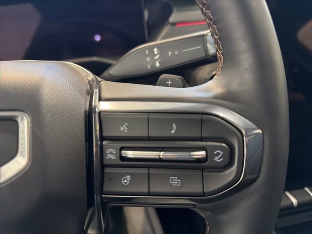 Used 2025 GMC Acadia AT4 w/ Luxury Package image 36