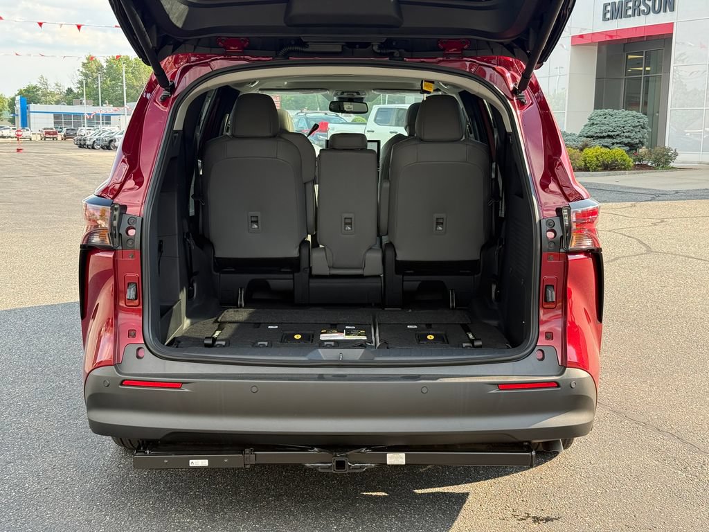 New 2026 Toyota Sienna XLE FWD image 5