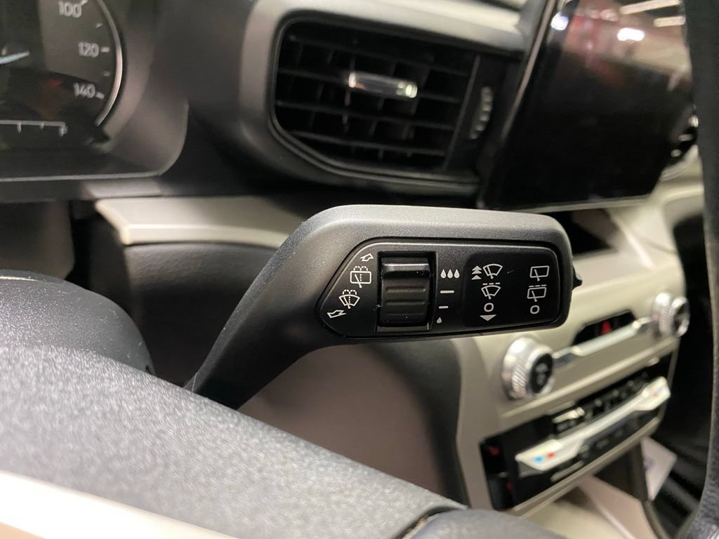 Used 2022 Ford Explorer XLT AWD/4WD image 25