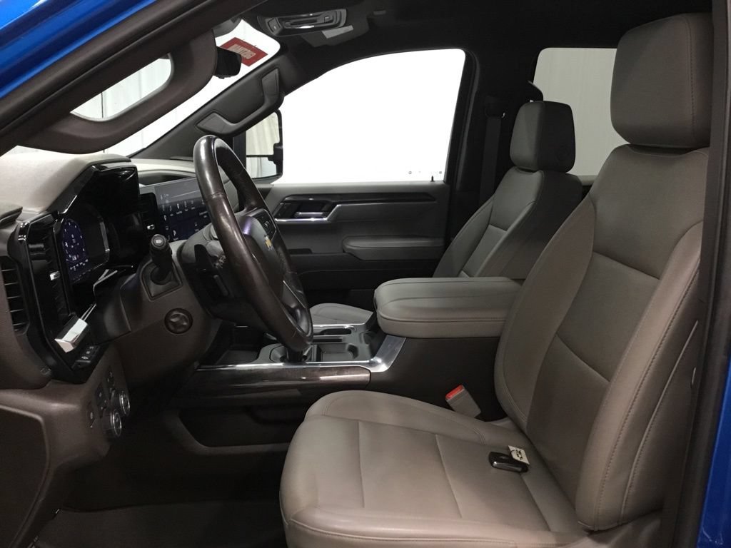 Used 2023 Chevrolet Silverado 1500 LTZ w/ Technology Package AWD/4WD image 12