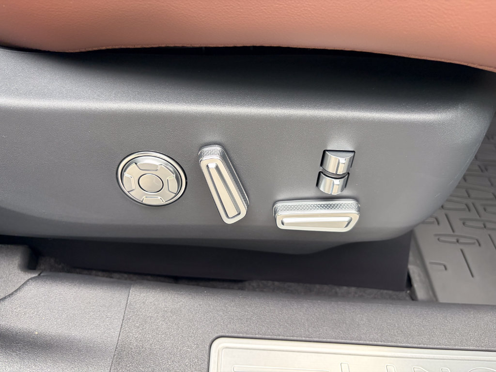 New 2026 Lincoln Nautilus Reserve AWD/4WD image 37