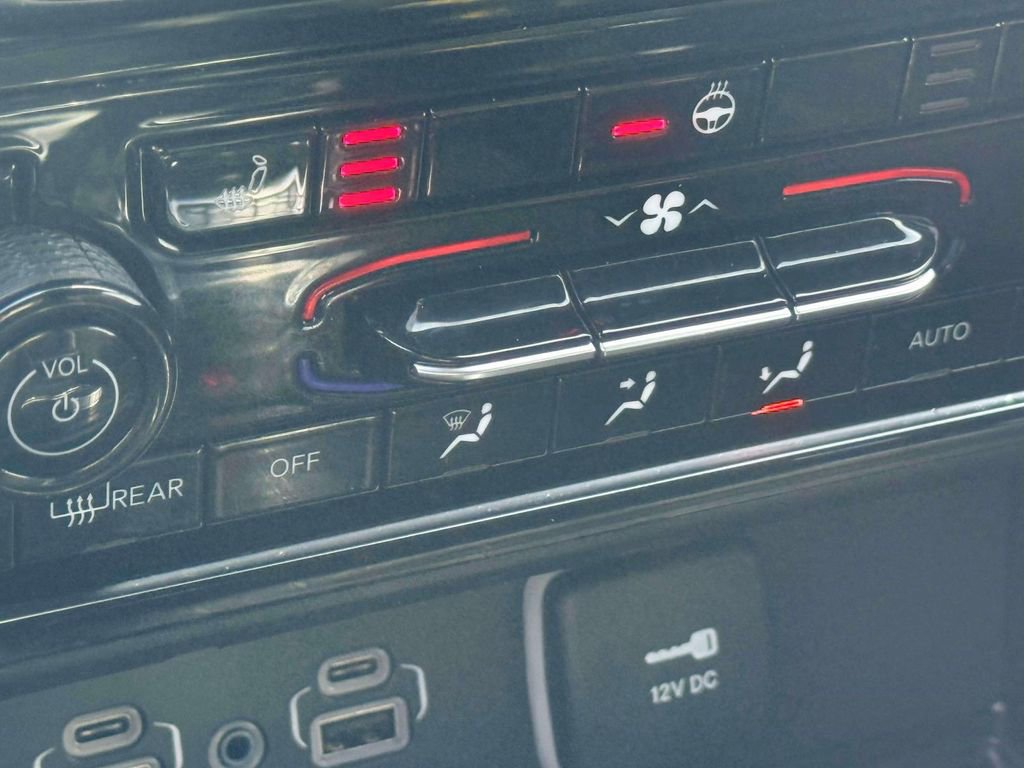 Used 2024 Jeep Grand Cherokee Altitude image 21